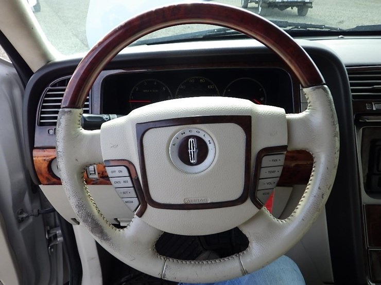 2003-lincoln-navigator-image-27