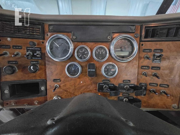 2009-peterbilt-340-image-12