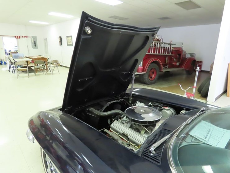 1963-chevrolet-corvette-stingray-split-window-coupe-image-17