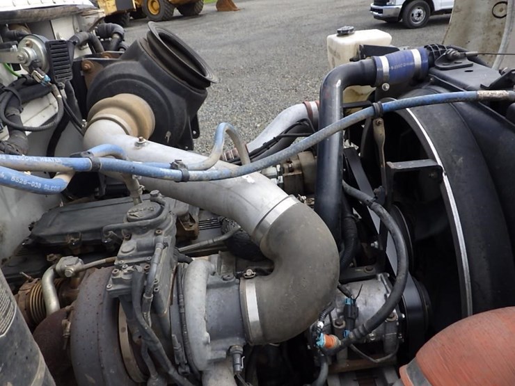 2010-peterbilt-337-image-15