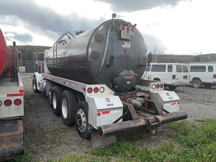 2015-peterbilt-367-image-3