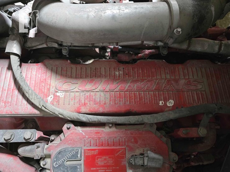 2018-peterbilt-320-image-33