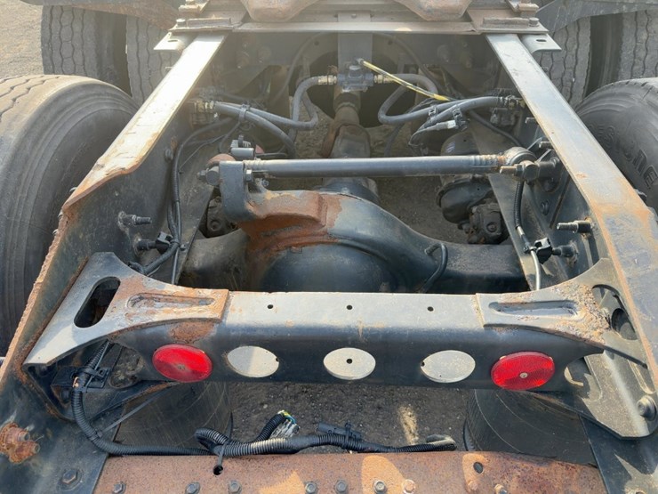 2015-international-8600-image-17