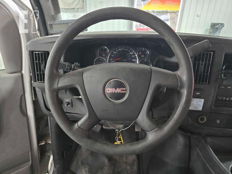 2019-gmc-savana-g1500-image-11