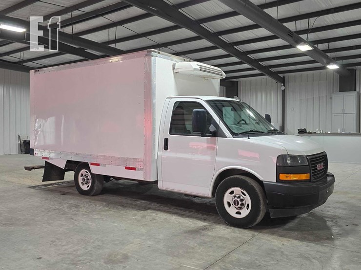 2019-gmc-savana-g1500-image-2