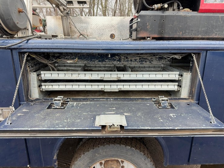 2012-ford-f550-xl-image-15