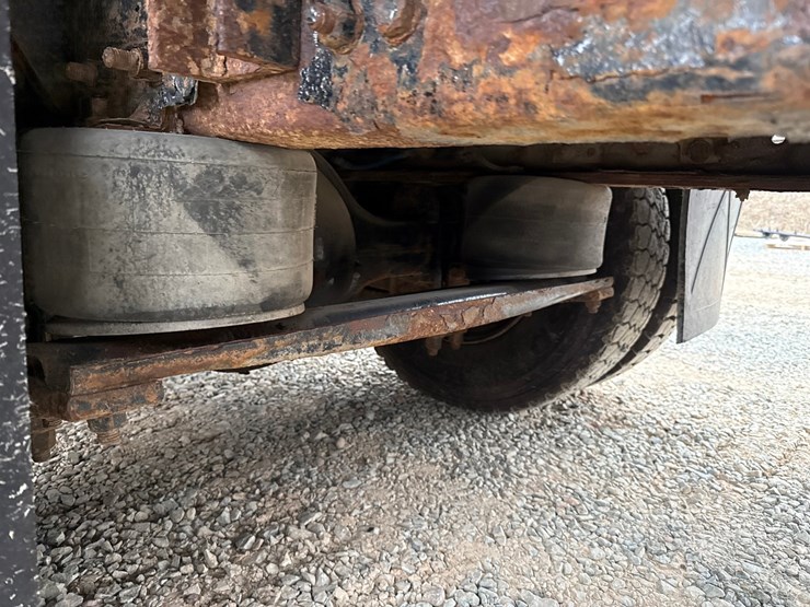 2010-massey-ferguson-8-image-36