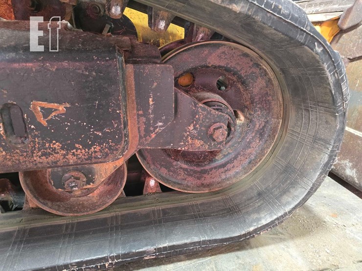 2014-deere-323e-image-27