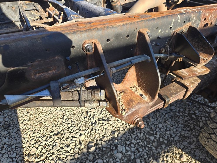 2017-massey-ferguson-8-image-26