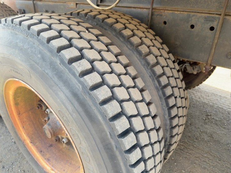 1984-mack-dm686s-image-17