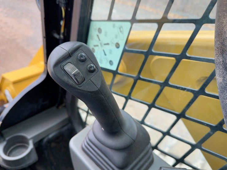 2023-caterpillar-279d3-image-20