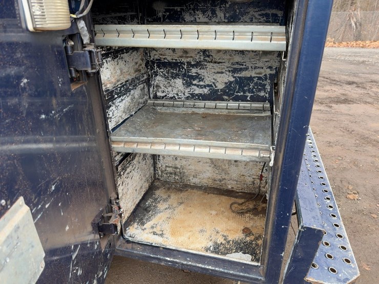 2012-ford-f550-xl-image-16