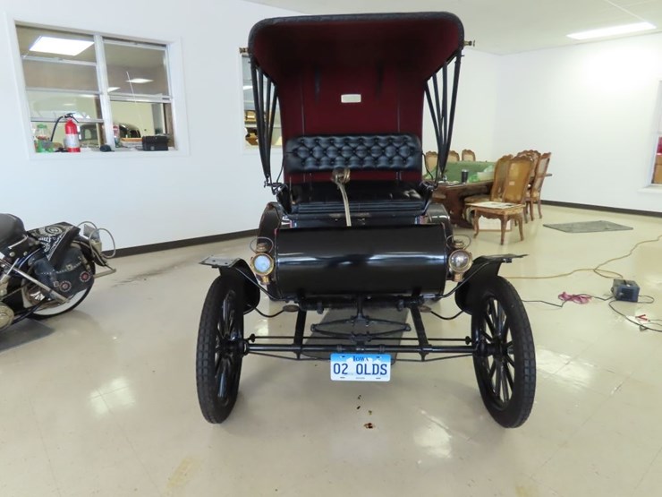 1902-curved-dash-oldsmobile-runabout-image-2