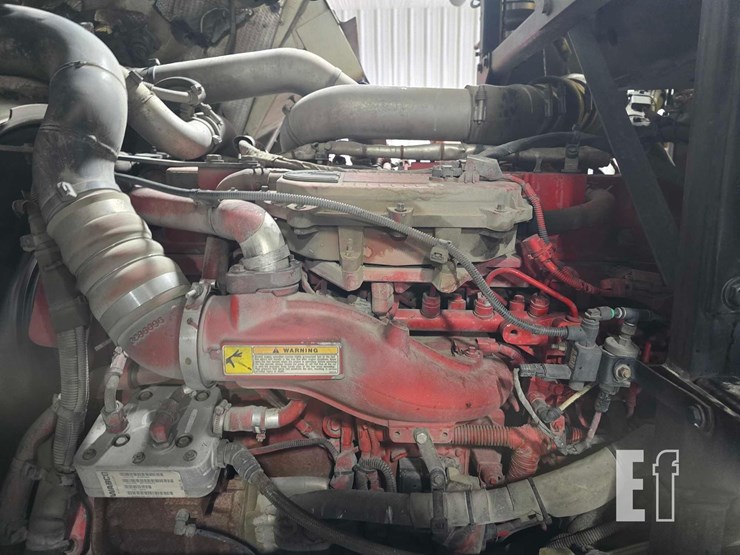 2018-peterbilt-320-image-32