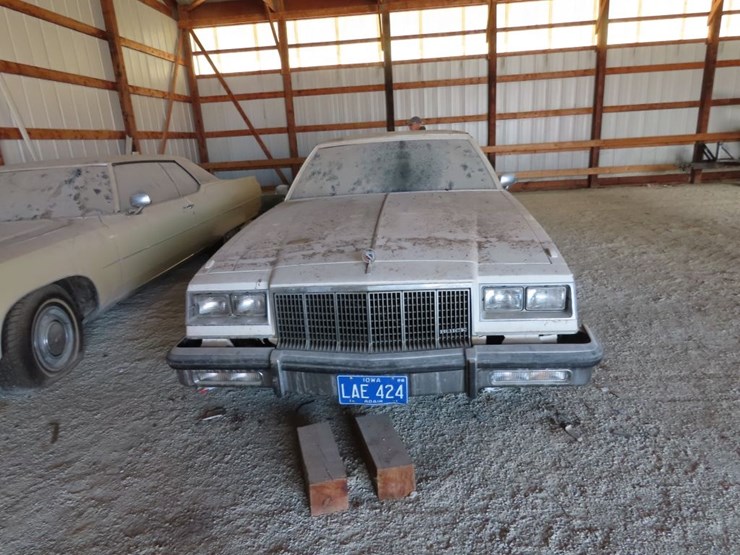 1983-buick-park-avenue-4dr-sedan-image-2