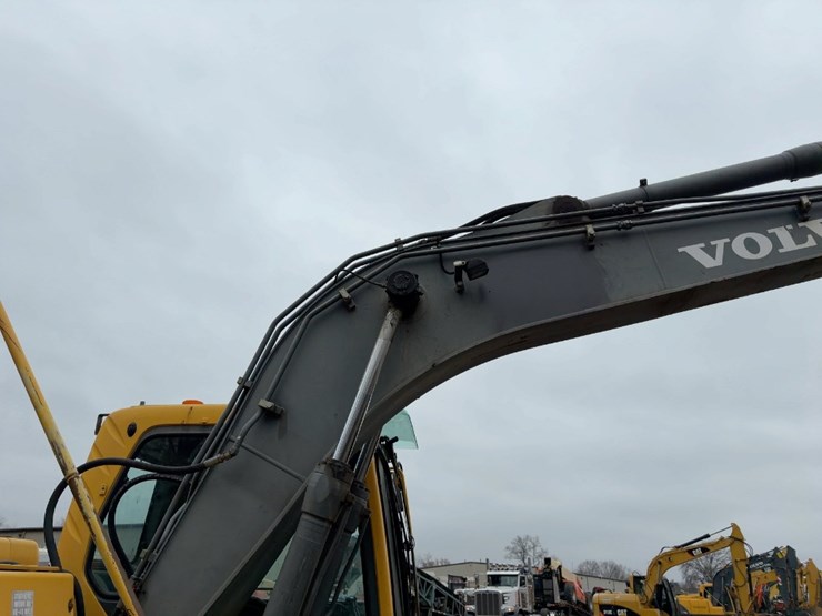 2006-volvo-ec140b-lc-image-11