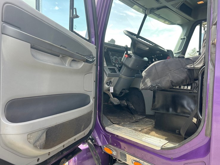 2010-massey-ferguson-8-image-63