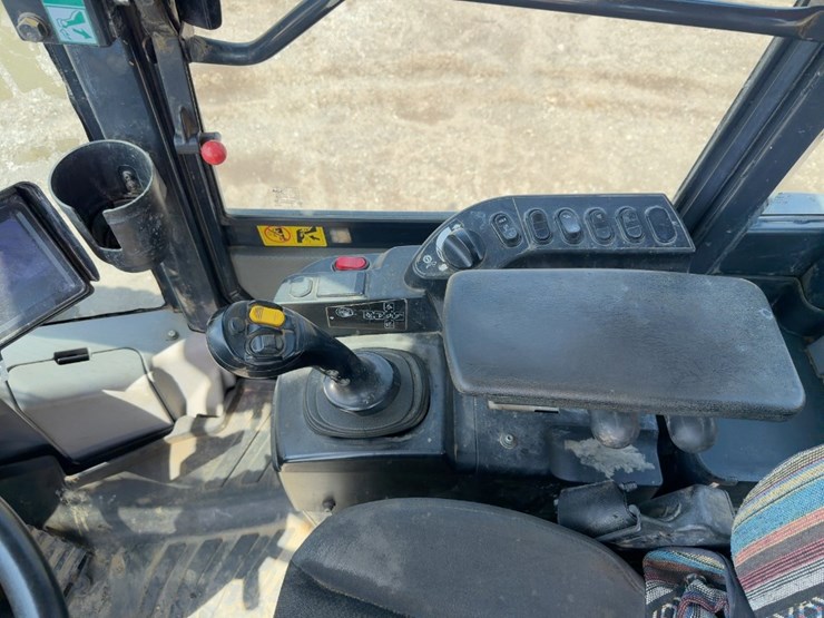 2017-komatsu-wa270-8-image-22