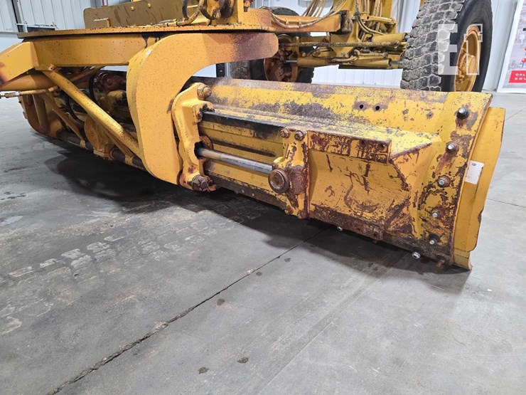 2006-caterpillar-143h-image-11