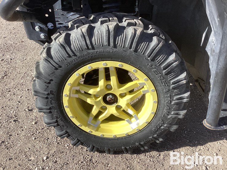 2019-john-deere-gator-image-18