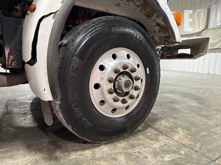 2017-peterbilt-367-image-32