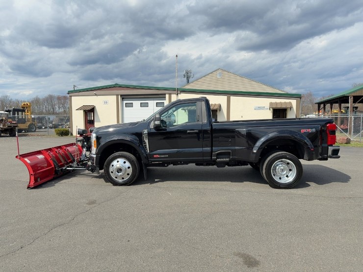 2023-ford-f450-xlt-image-2