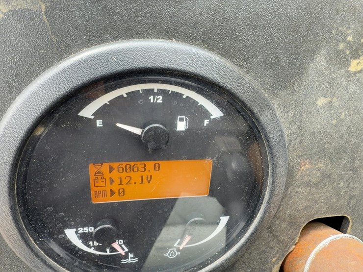 2014-caterpillar-tl943c-image-17