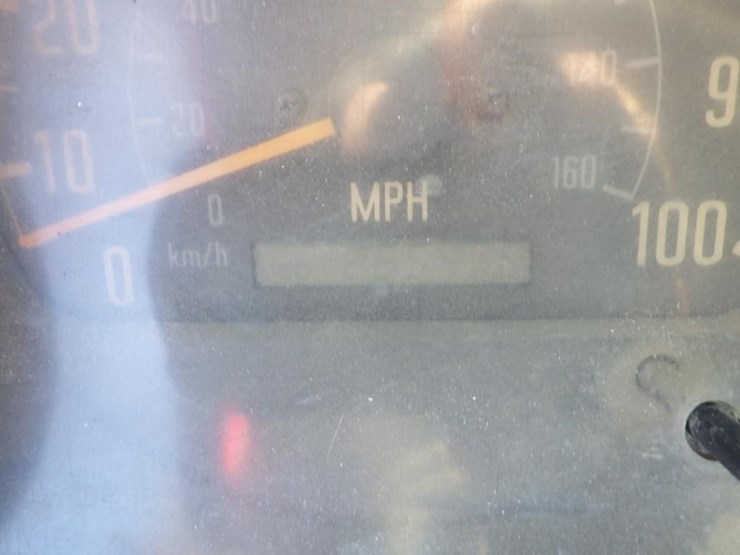 2004-isuzu-nqr-image-25