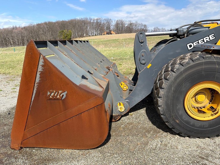 2022-john-deere-844-image-12