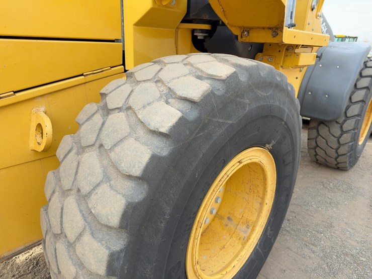 2018-deere-544k-image-13