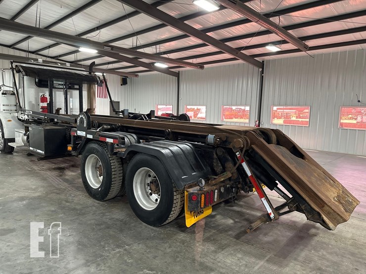 2017-peterbilt-367-image-9