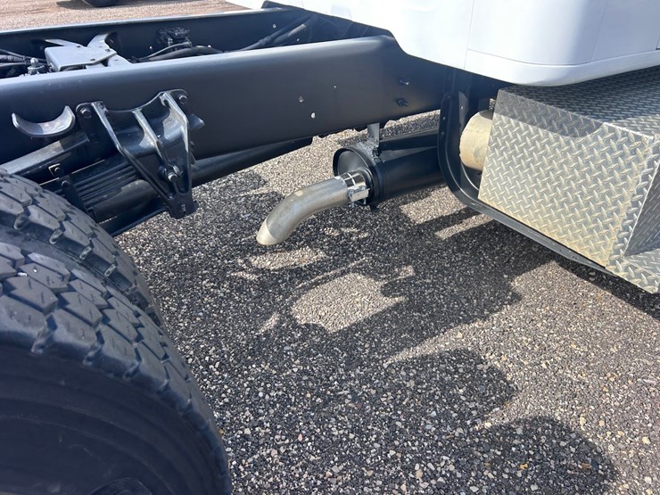 #1008-•-international-cab-and-chassis-image-25