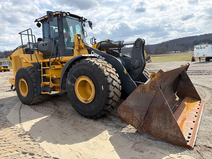 2020-deere-744l-image-4