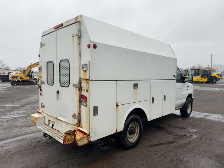 2011-ford-e350-image-5