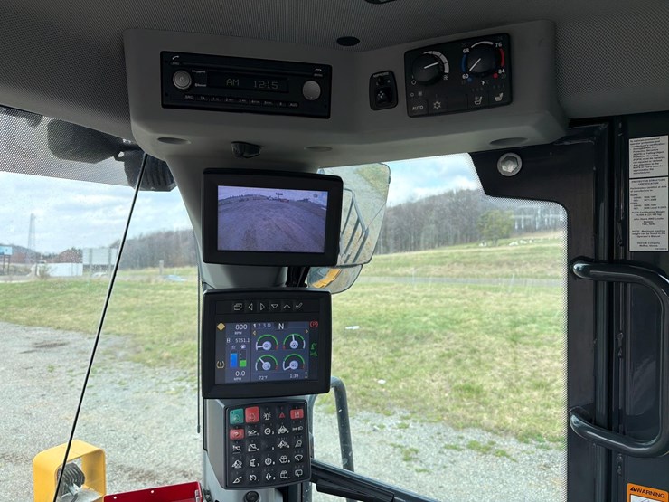 2020-deere-744l-image-23