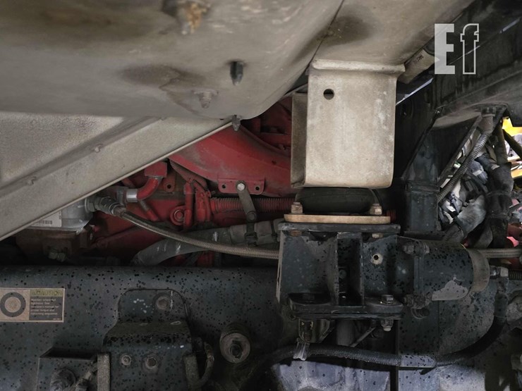 2018-peterbilt-320-image-29