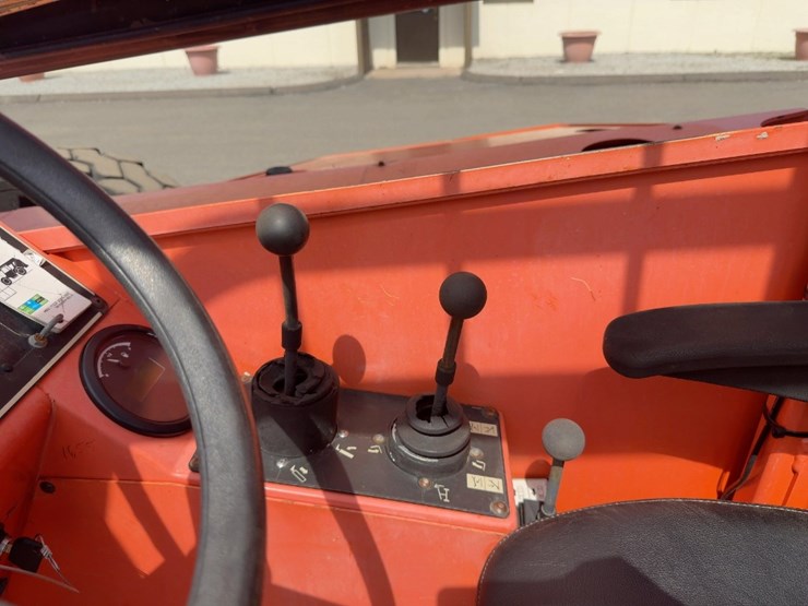 2015-sky-trak-6042-image-18