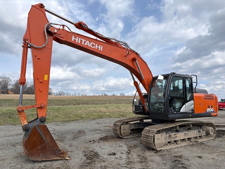 2020-hitachi-zx200-image-3