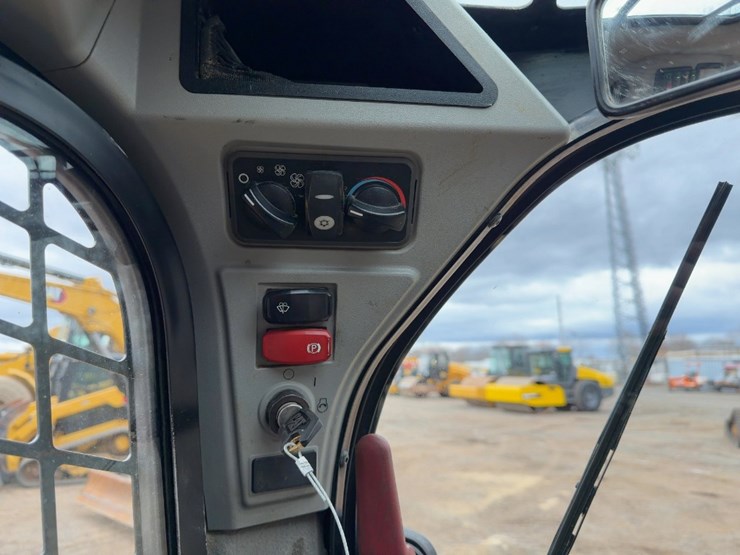 2021-caterpillar-259d3-image-25