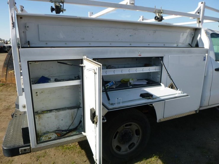 2017-chevrolet-2500hd-image-19