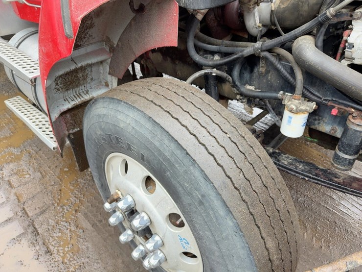 2005-kenworth-t300-image-11