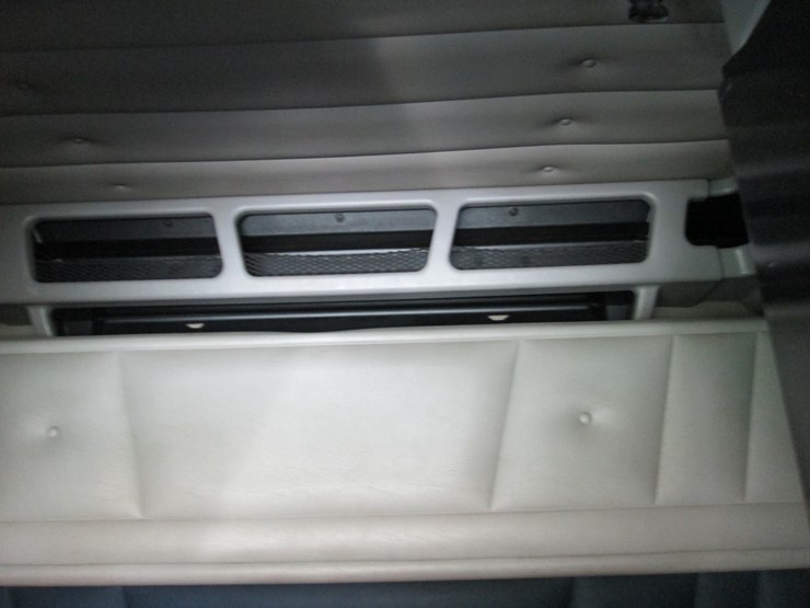 2008-peterbilt-389-image-38