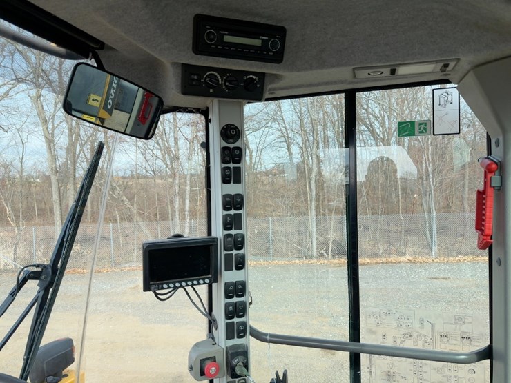 2013-volvo-l70g-image-26