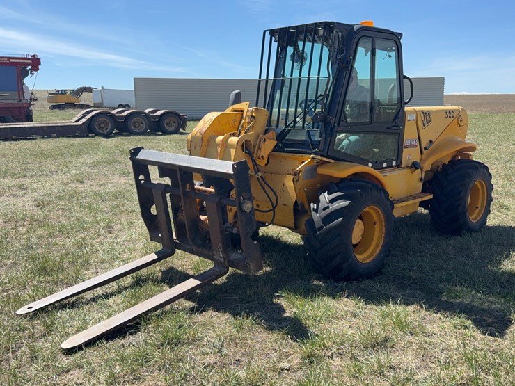 jcb-520-image-1