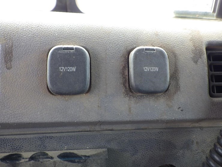 2010-peterbilt-337-image-41