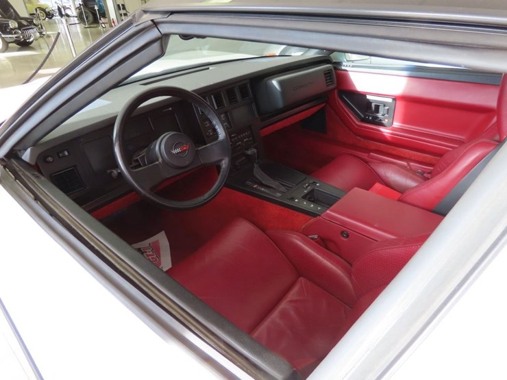 1985-chevrolet-corvette-image-17