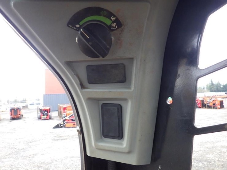 2020-caterpillar-226d3-image-28