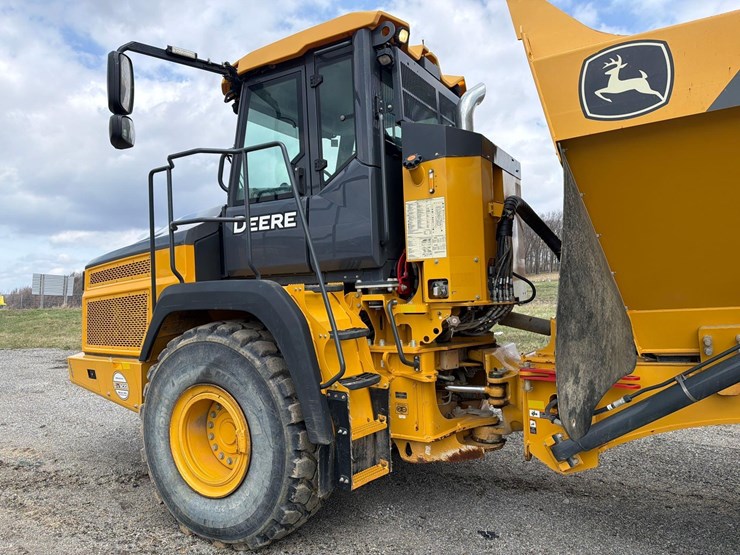 2023-deere-260e-image-12