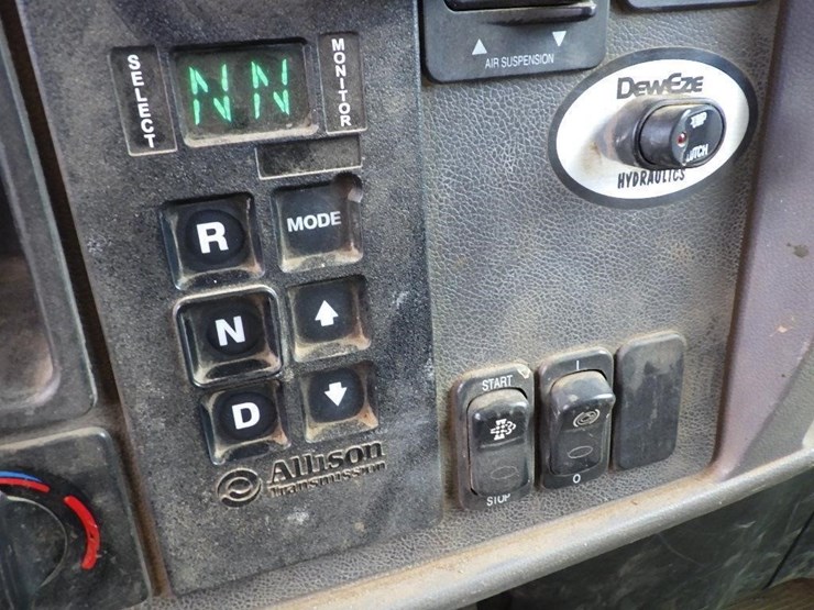 2010-peterbilt-337-image-43