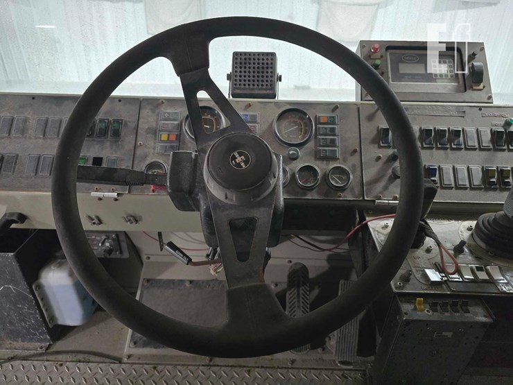 1996-oshkosh-t1500-image-10